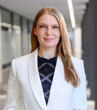 Dr Veronika Weber